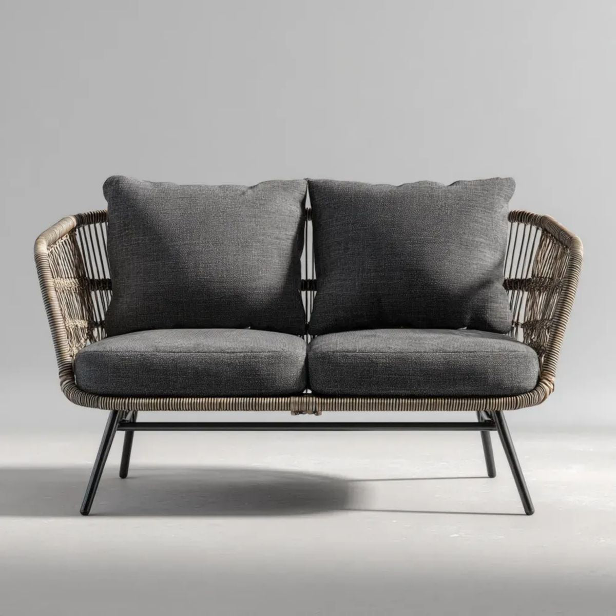 Dwuosobowa sofa ogrodowa z plecionki PE i stali, szara, 130 x 70 x 82 cm